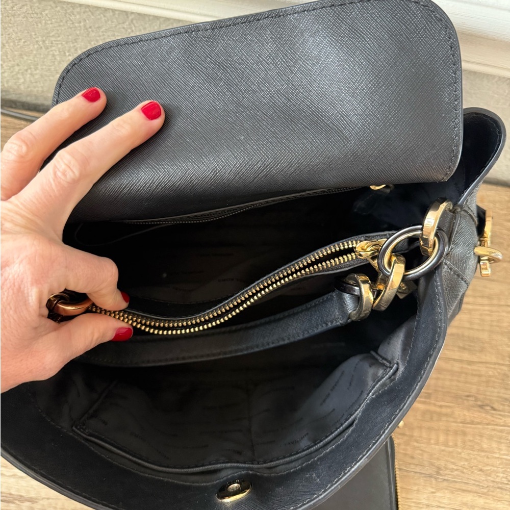 Michael Kors Black Shoulder Bag with Wallet - Picture 5 of 9